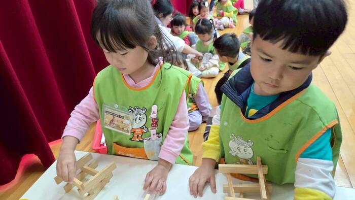 媽媽的上班任務-將KAPLA堆疊到指定高度